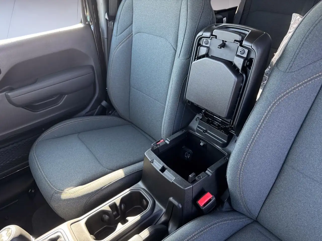 Jeep Wrangler - Image 28