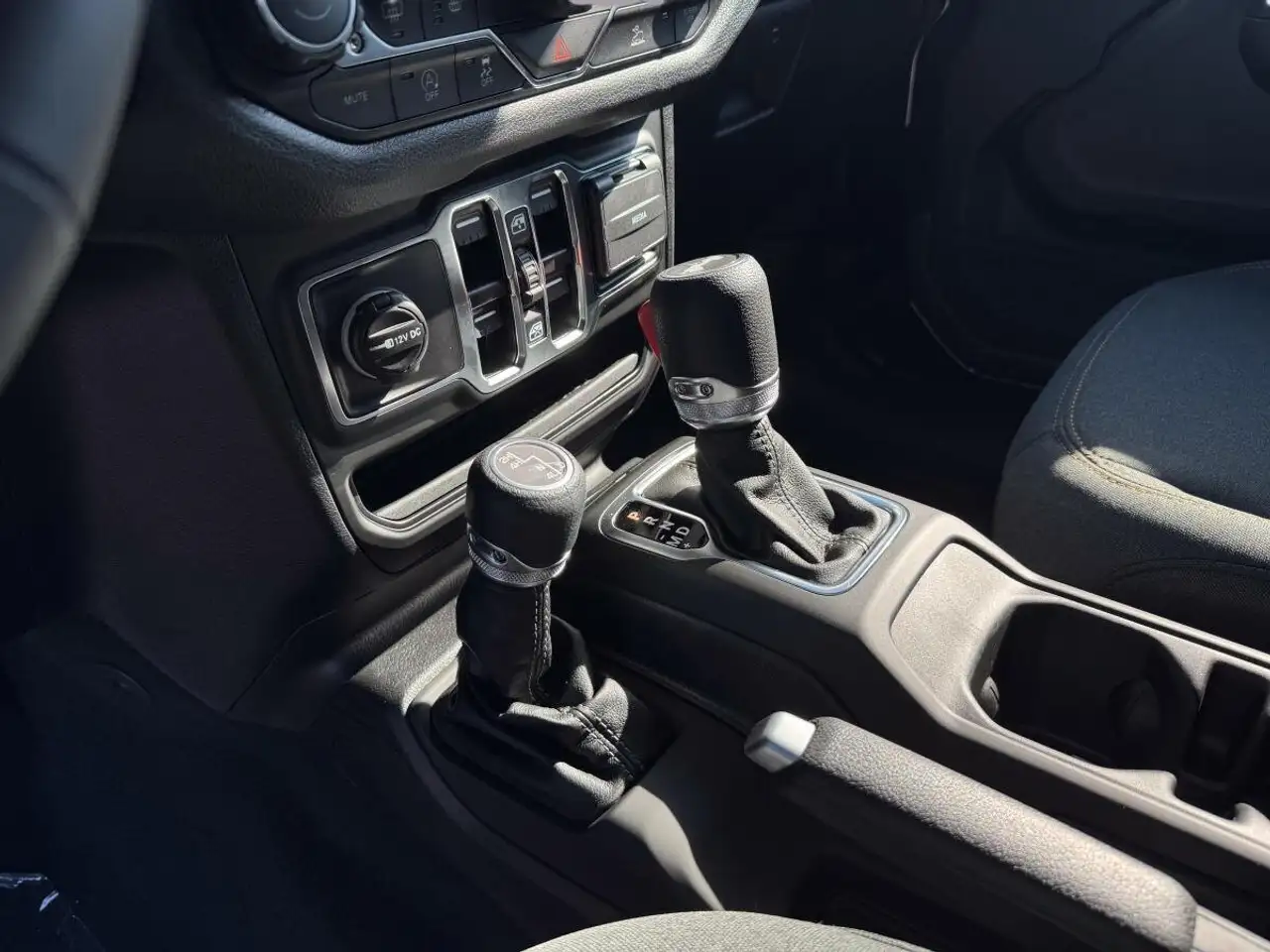 Jeep Wrangler - Image 25