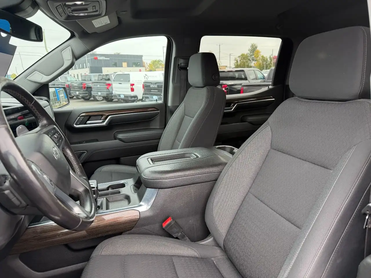 Chevrolet Silverado 1500 - Image 14