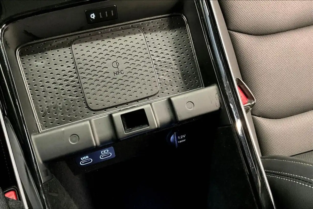 Genesis GV70 - Image 17