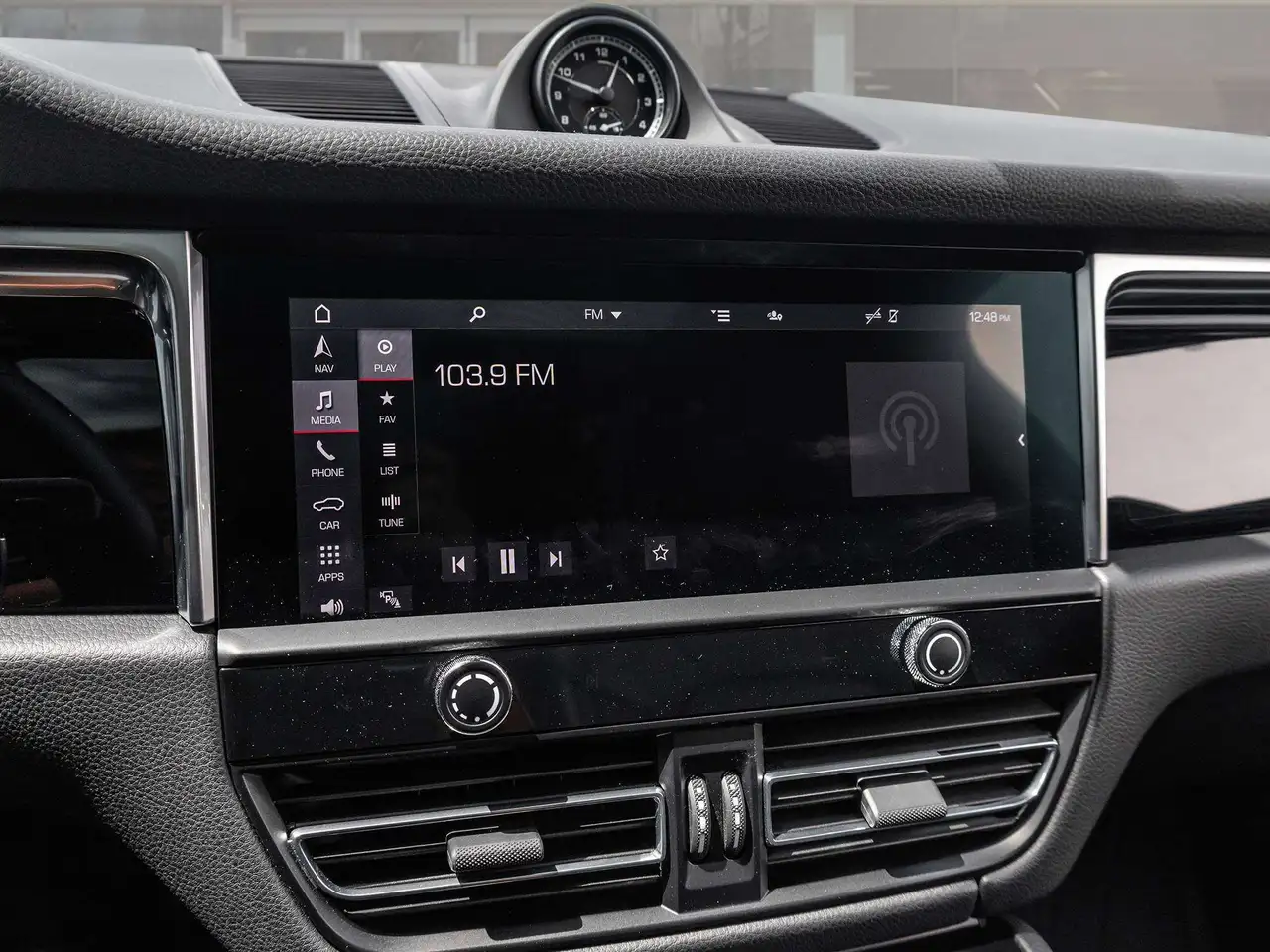 Porsche Macan - Image 20