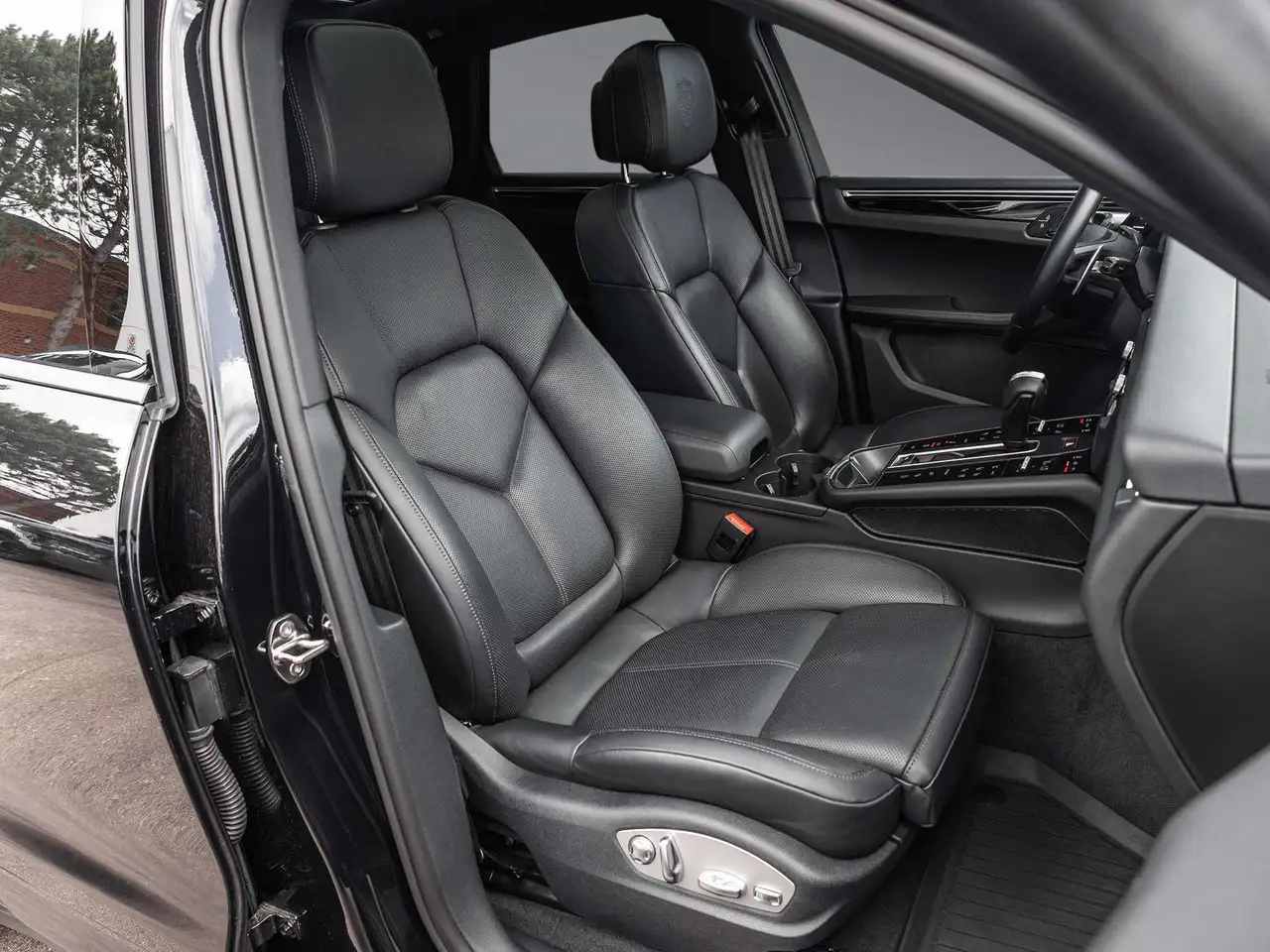 Porsche Macan - Image 23