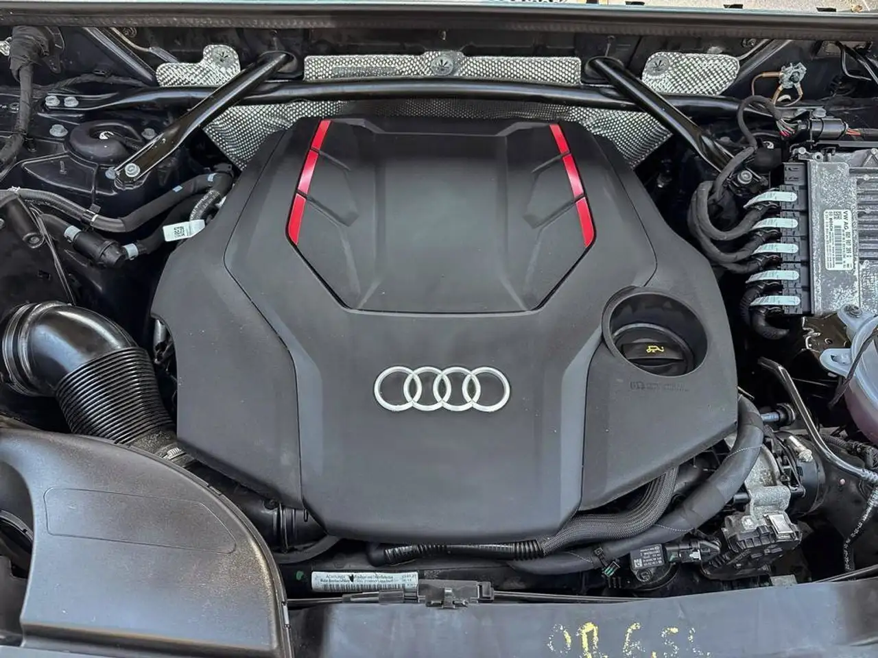 Audi SQ5 - Image 21