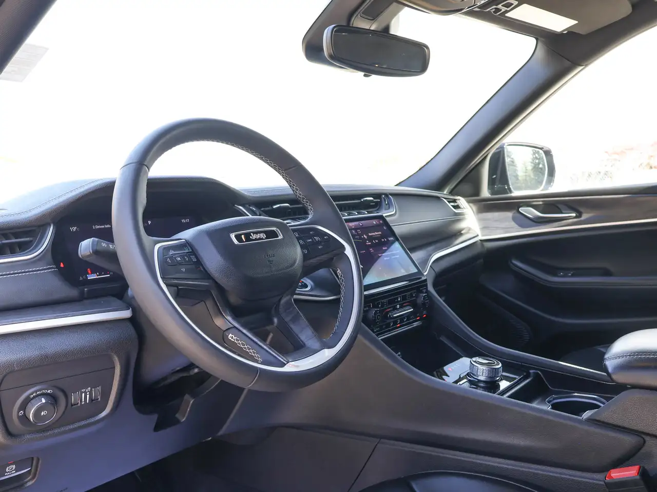 Jeep Grand Cherokee - Image 22