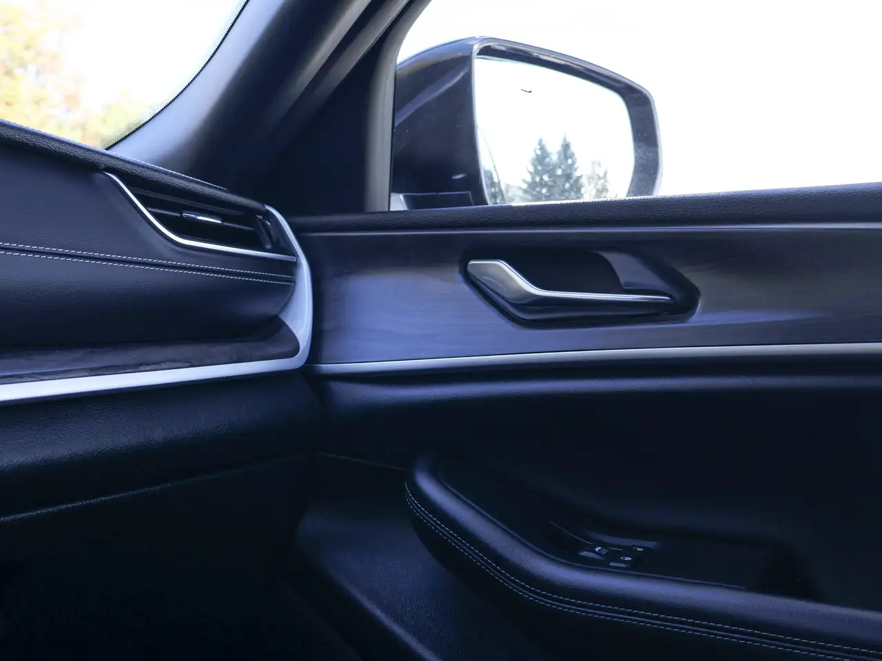 Jeep Grand Cherokee - Image 41
