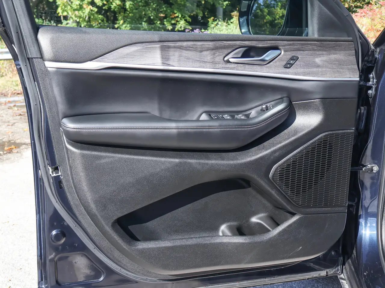 Jeep Grand Cherokee - Image 19