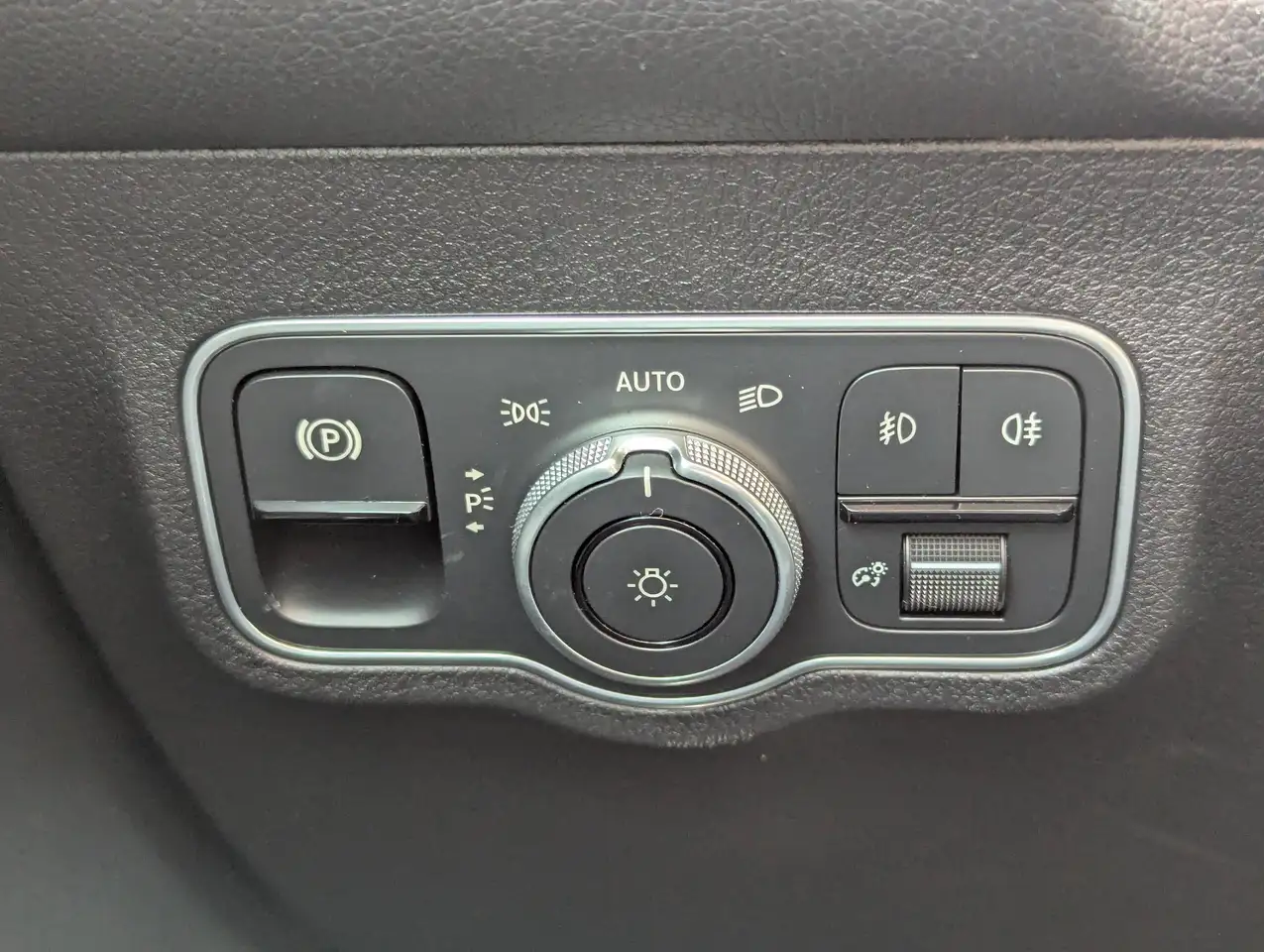 Mercedes-Benz GLB - Image 26