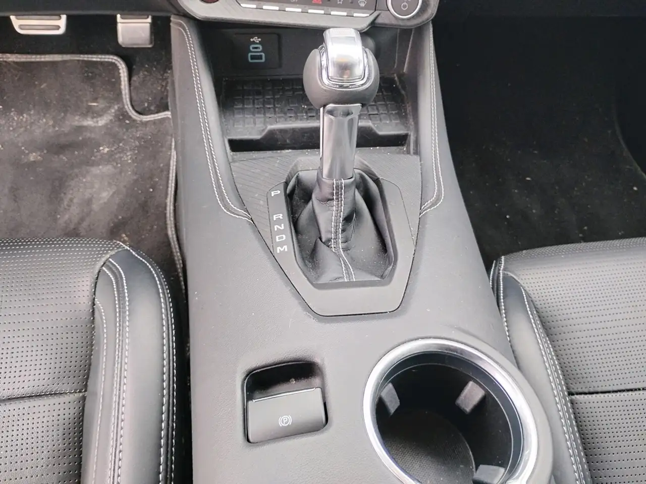 Ford Mustang - Image 12