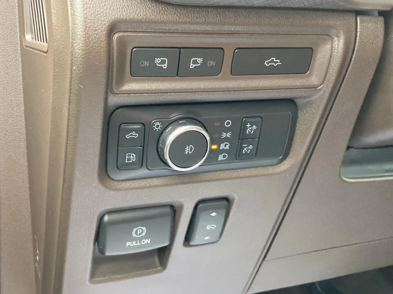 Ford F-150 - Image 34
