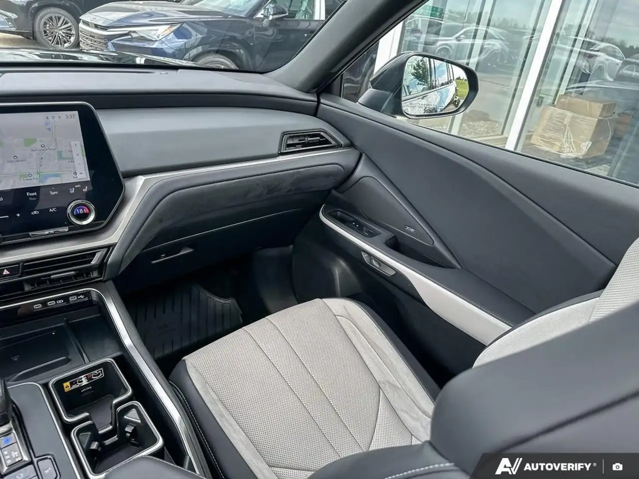 Lexus TX - Image 25