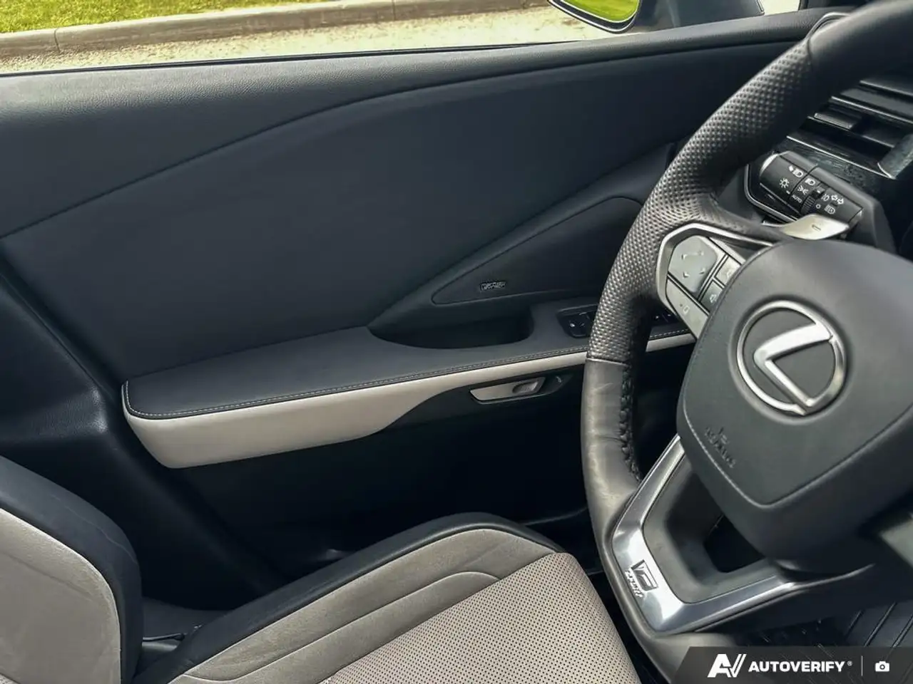 Lexus TX - Image 17