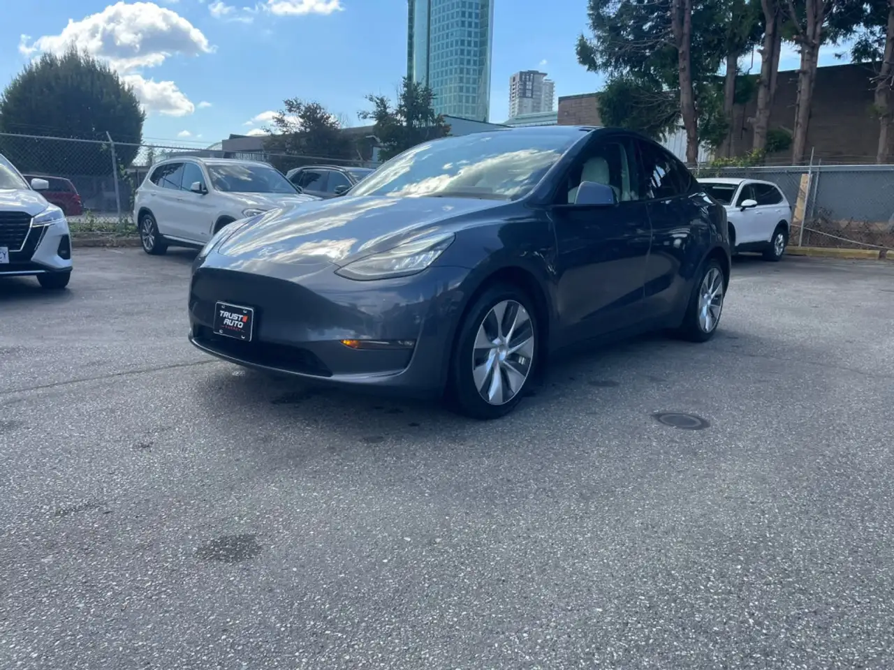 Tesla Model Y - Image 2