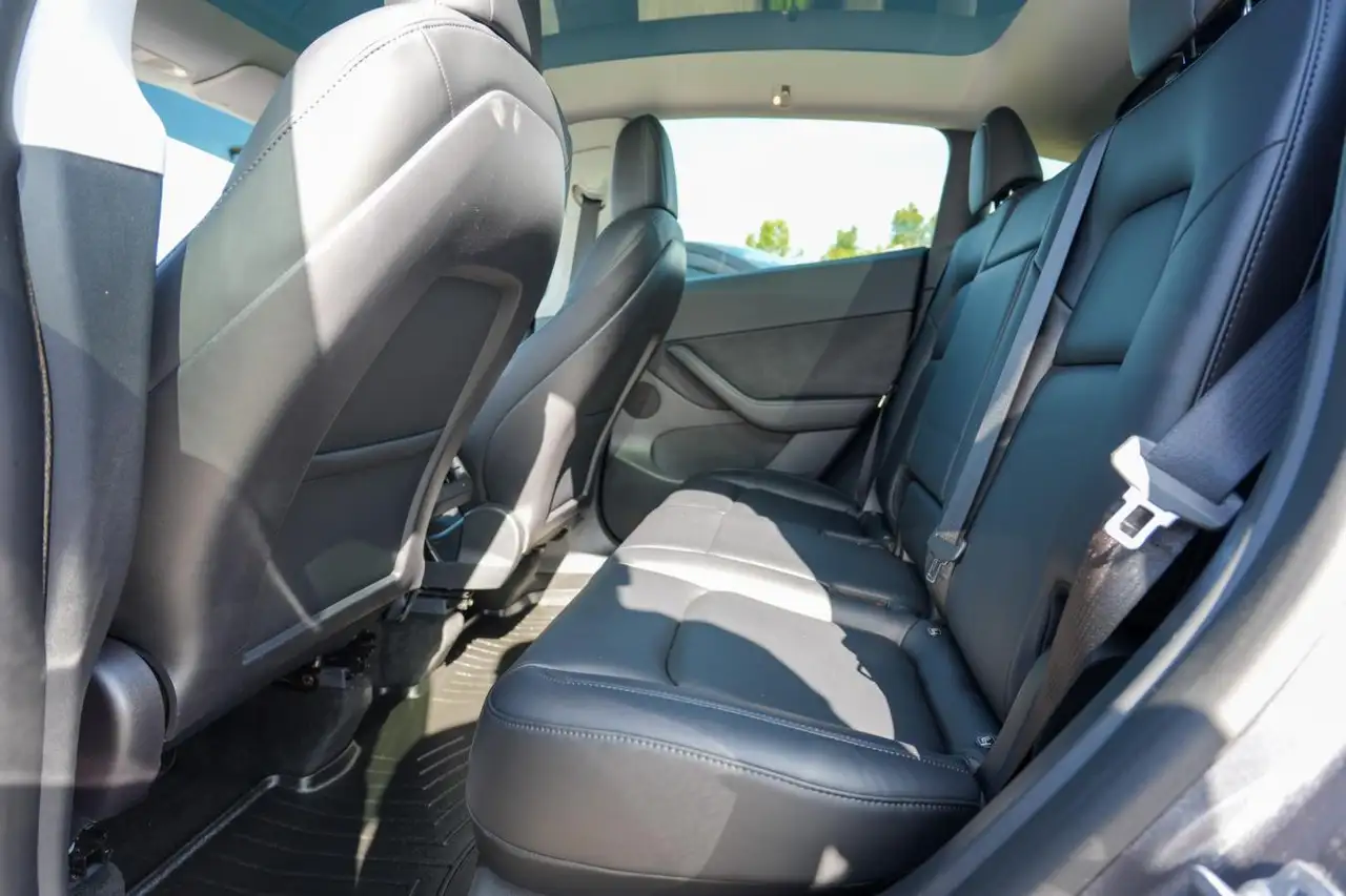 Tesla Model Y - Image 14