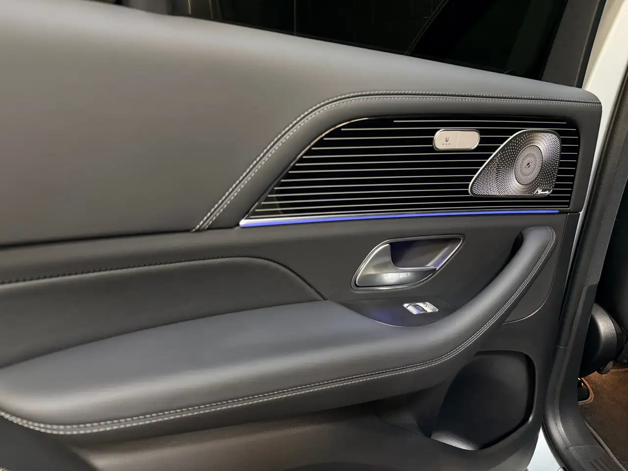 Mercedes-Benz GLE - Image 30
