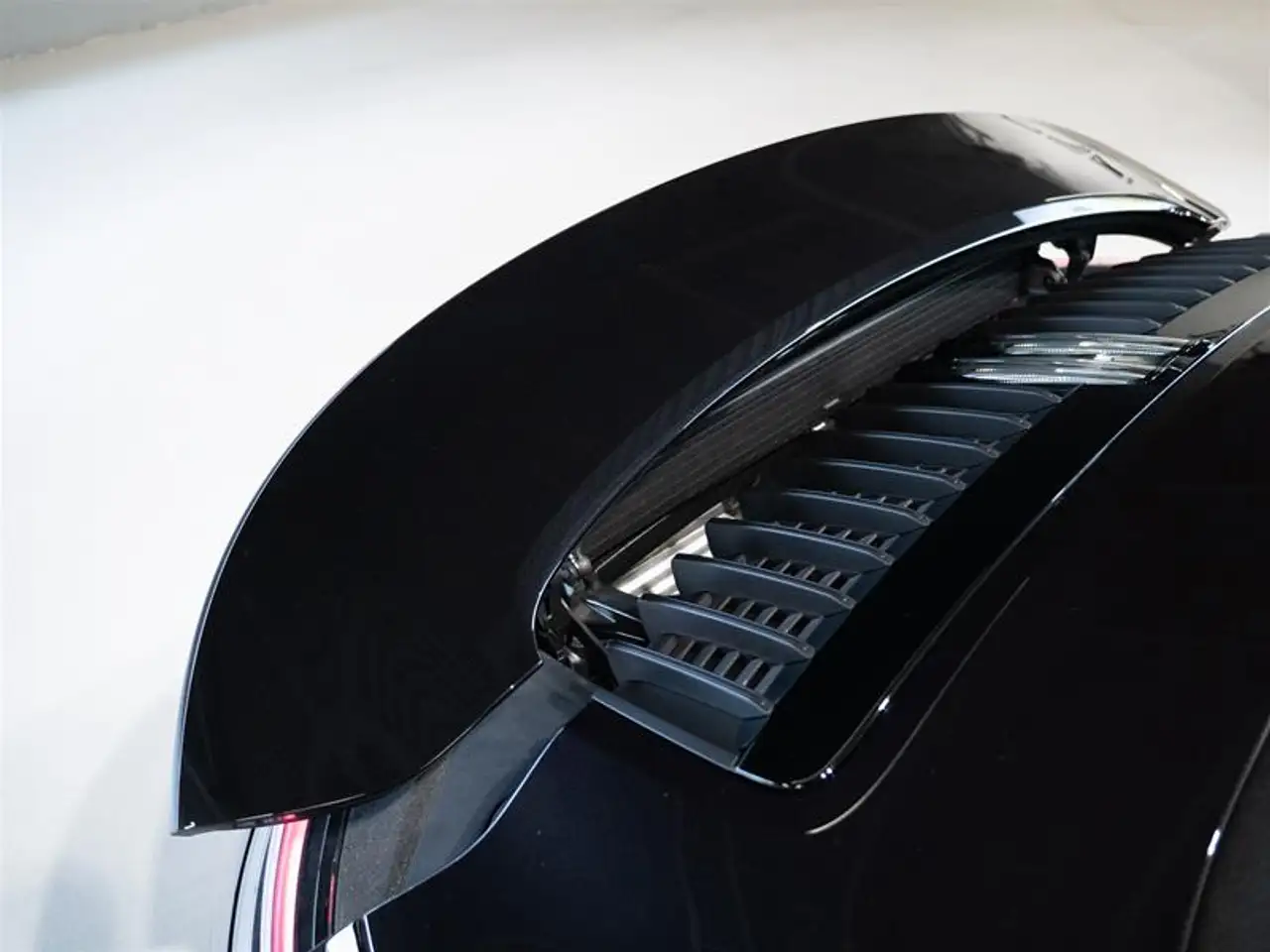 Porsche 911 - Image 21