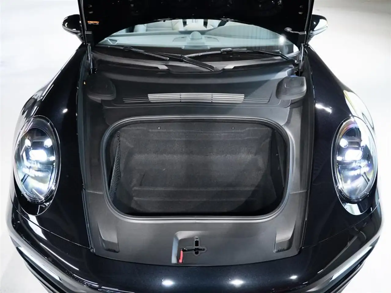 Porsche 911 - Image 16