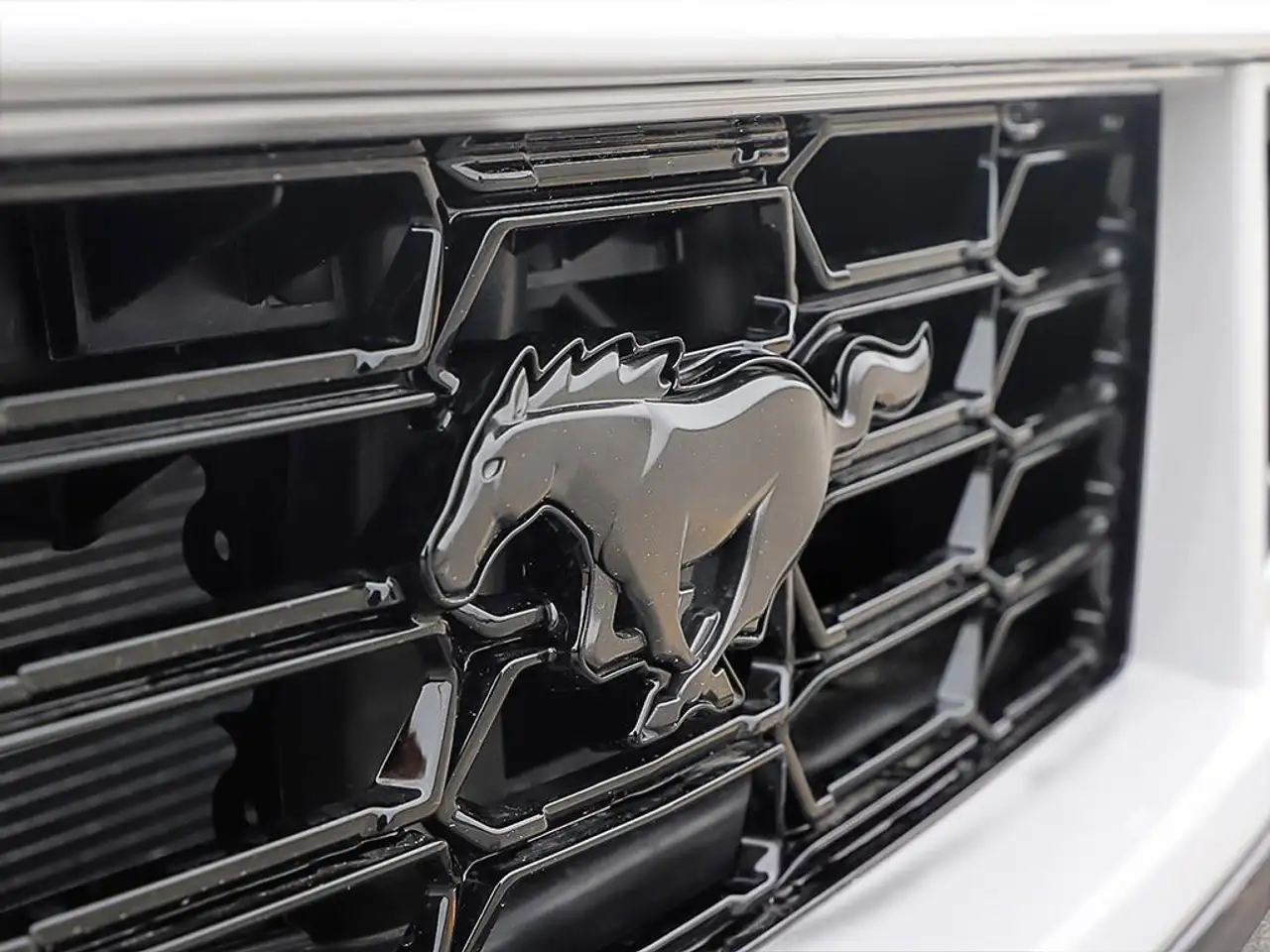 Ford Mustang - Image 9