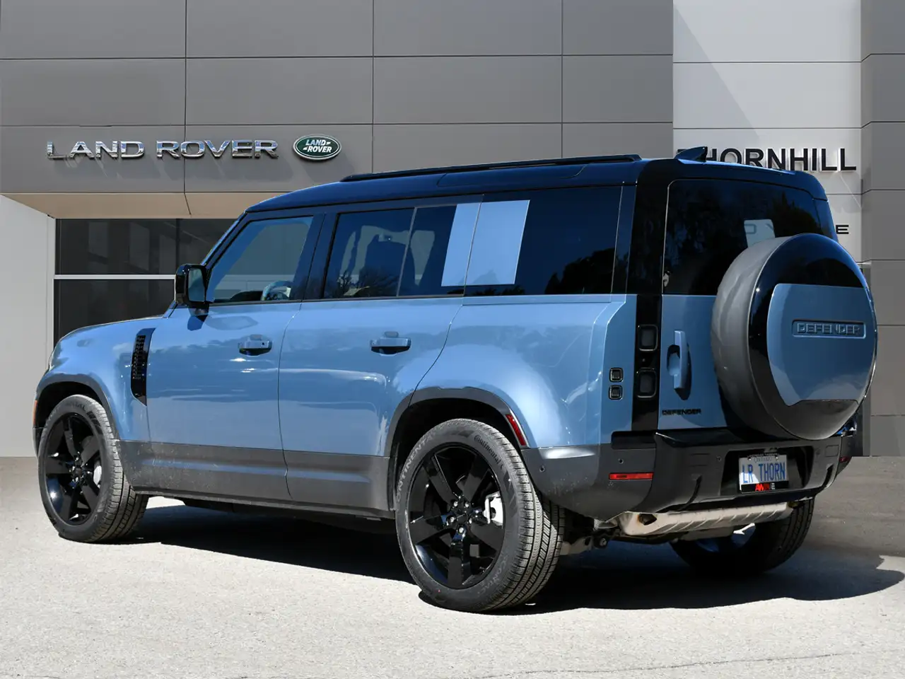 Land Rover Defender - Image 4
