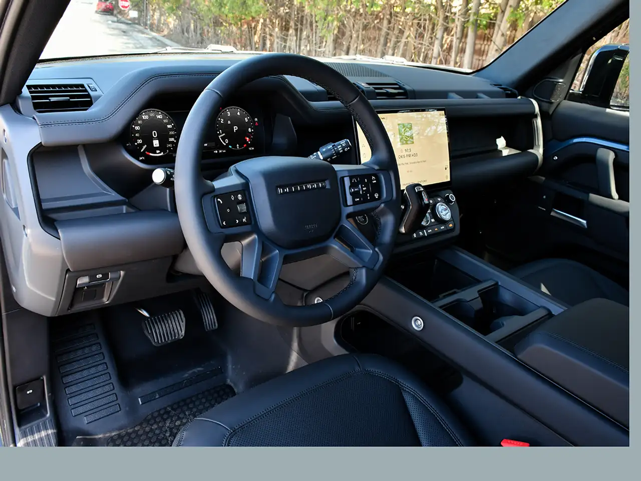 Land Rover Defender - Image 12