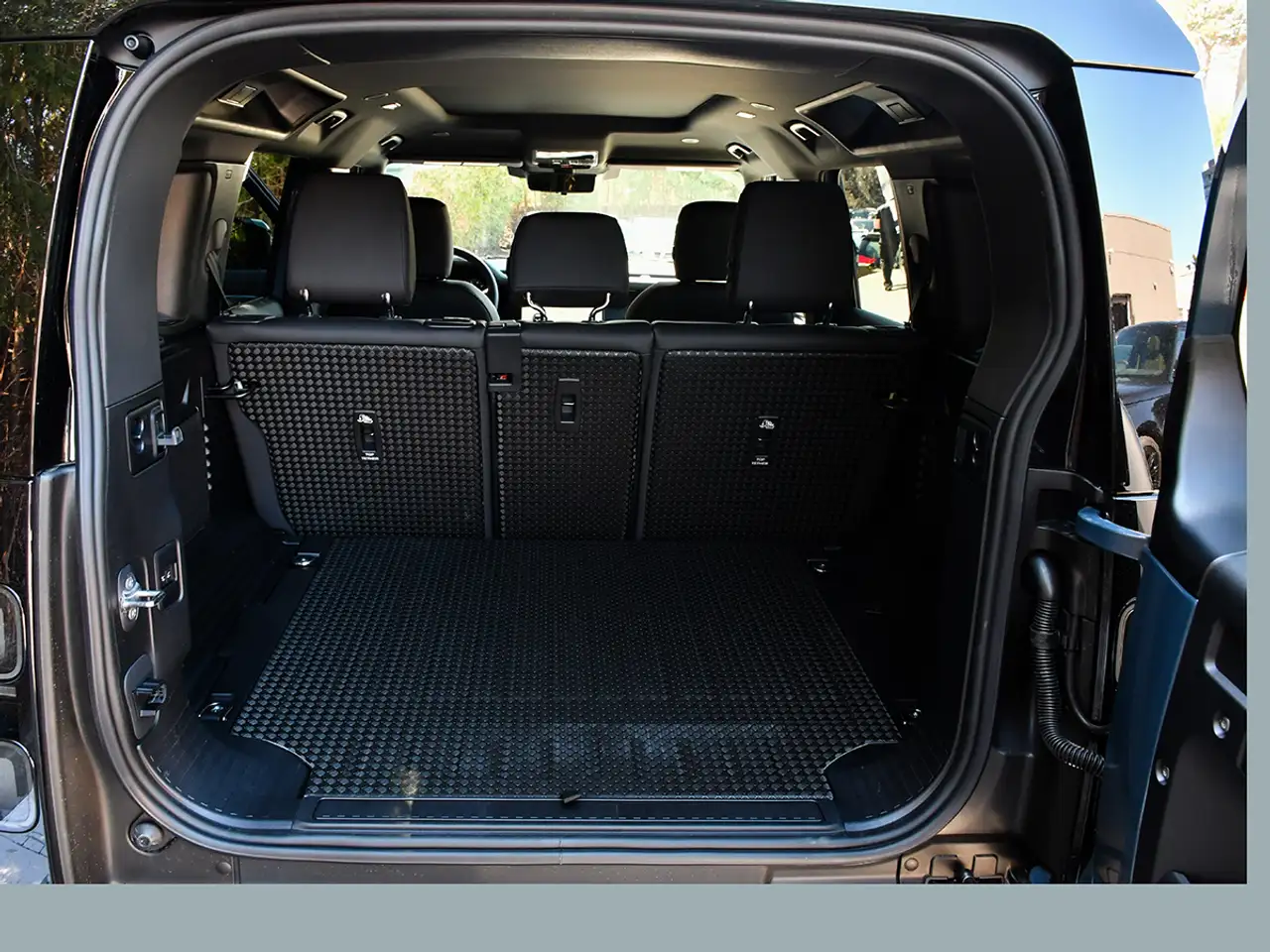 Land Rover Defender - Image 19