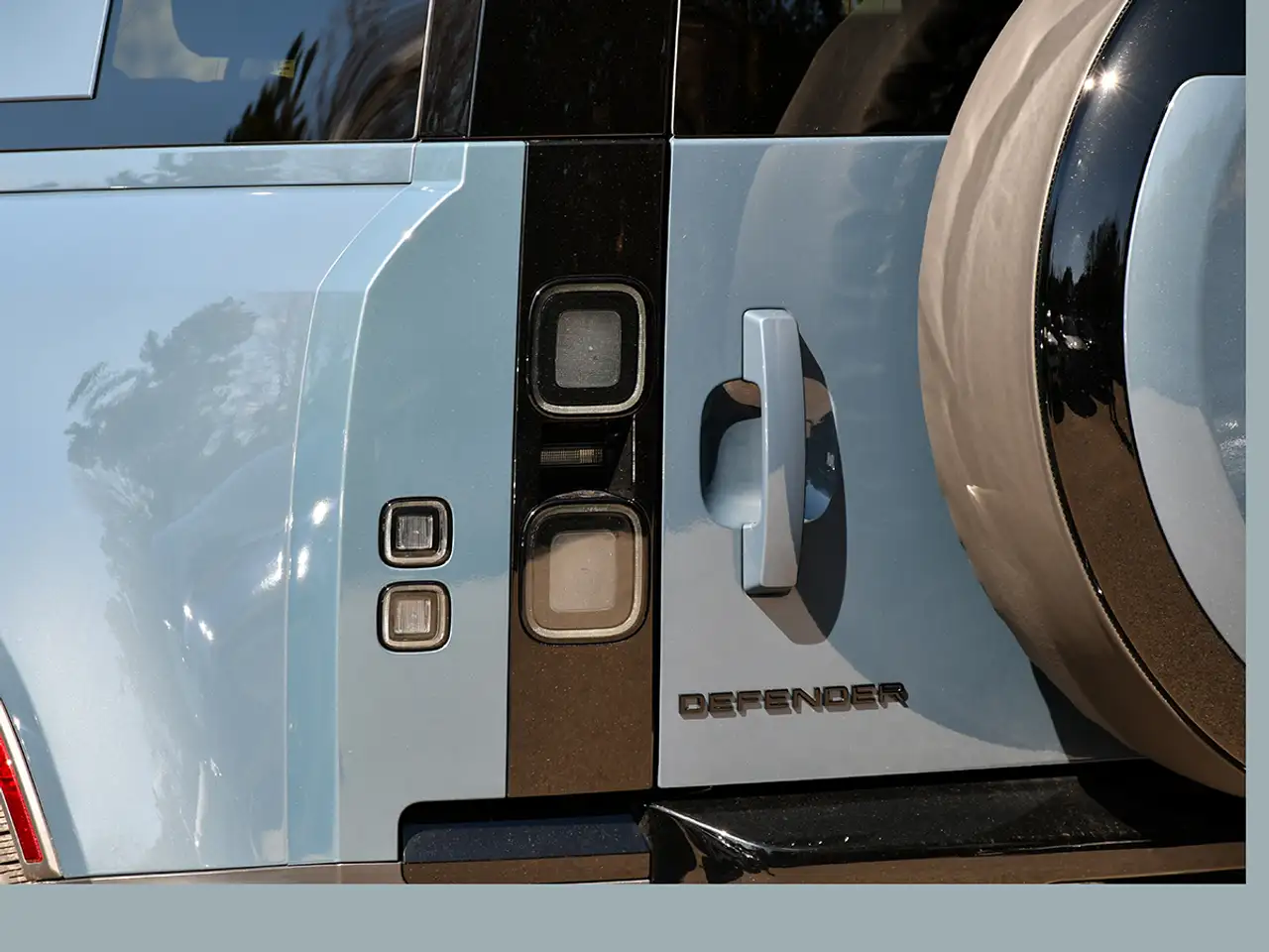 Land Rover Defender - Image 8