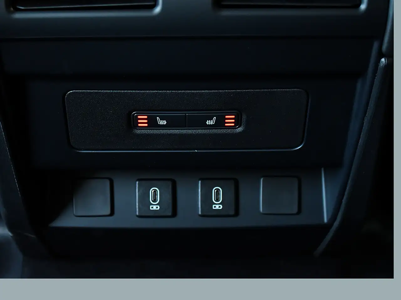 Land Rover Defender - Image 28