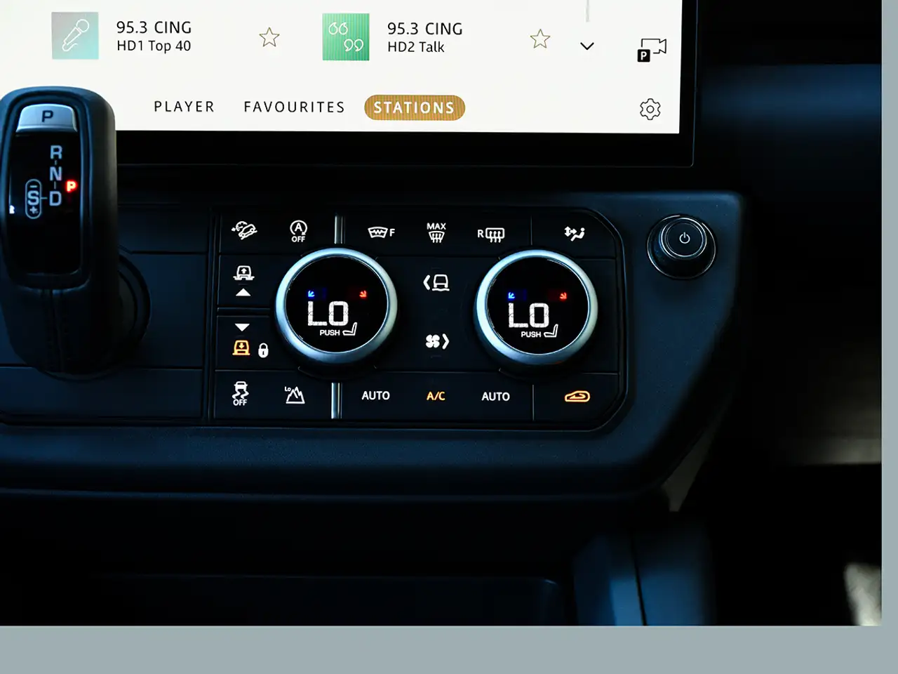 Land Rover Defender - Image 25