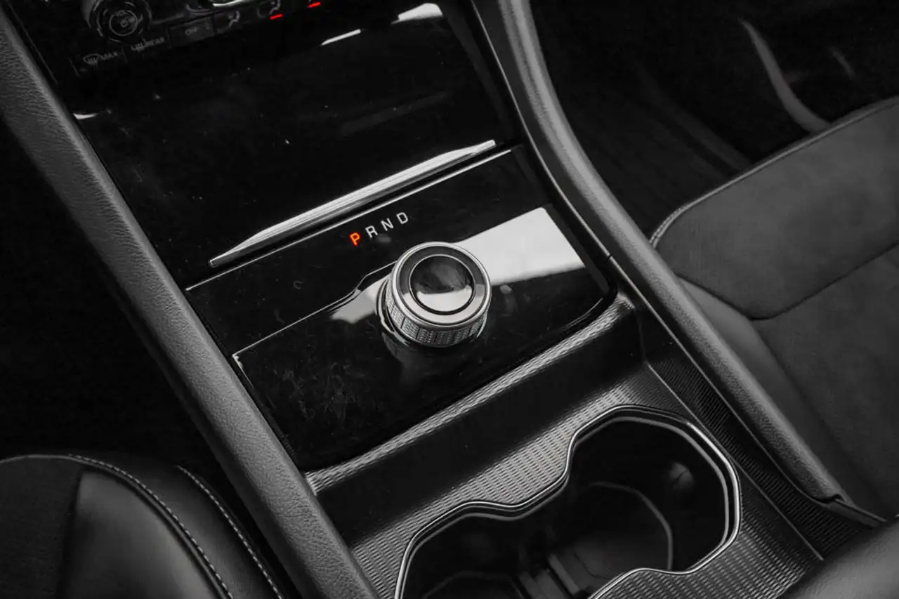 Jeep Grand Cherokee - Image 26