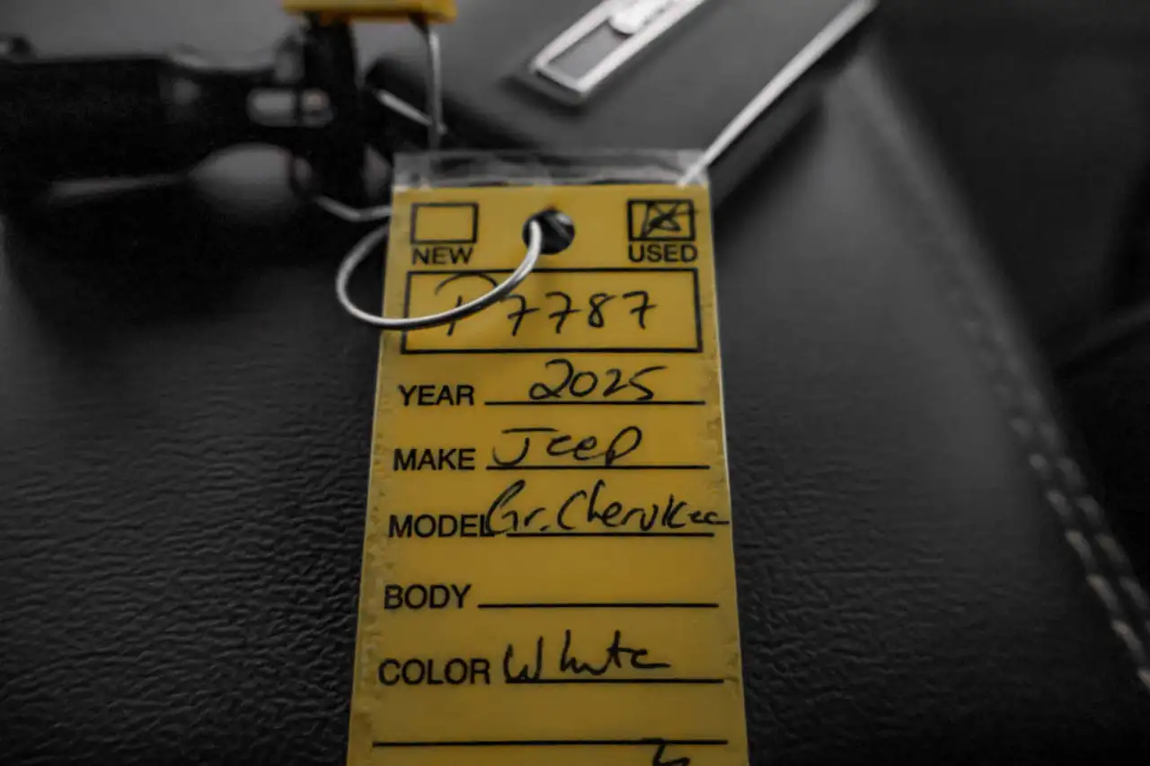 Jeep Grand Cherokee - Image 32
