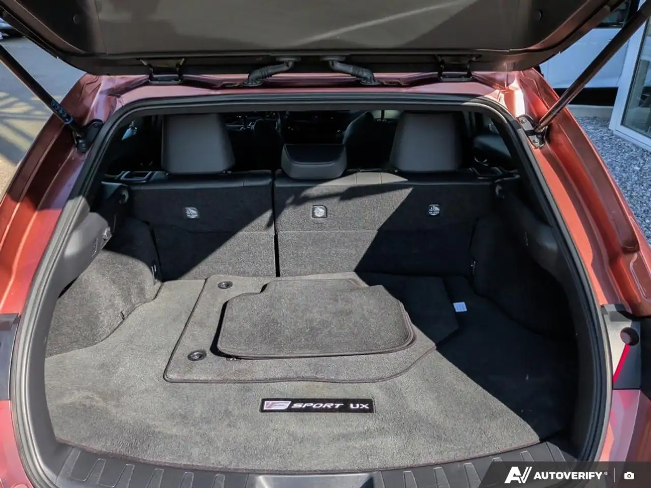 Lexus UX - Image 12