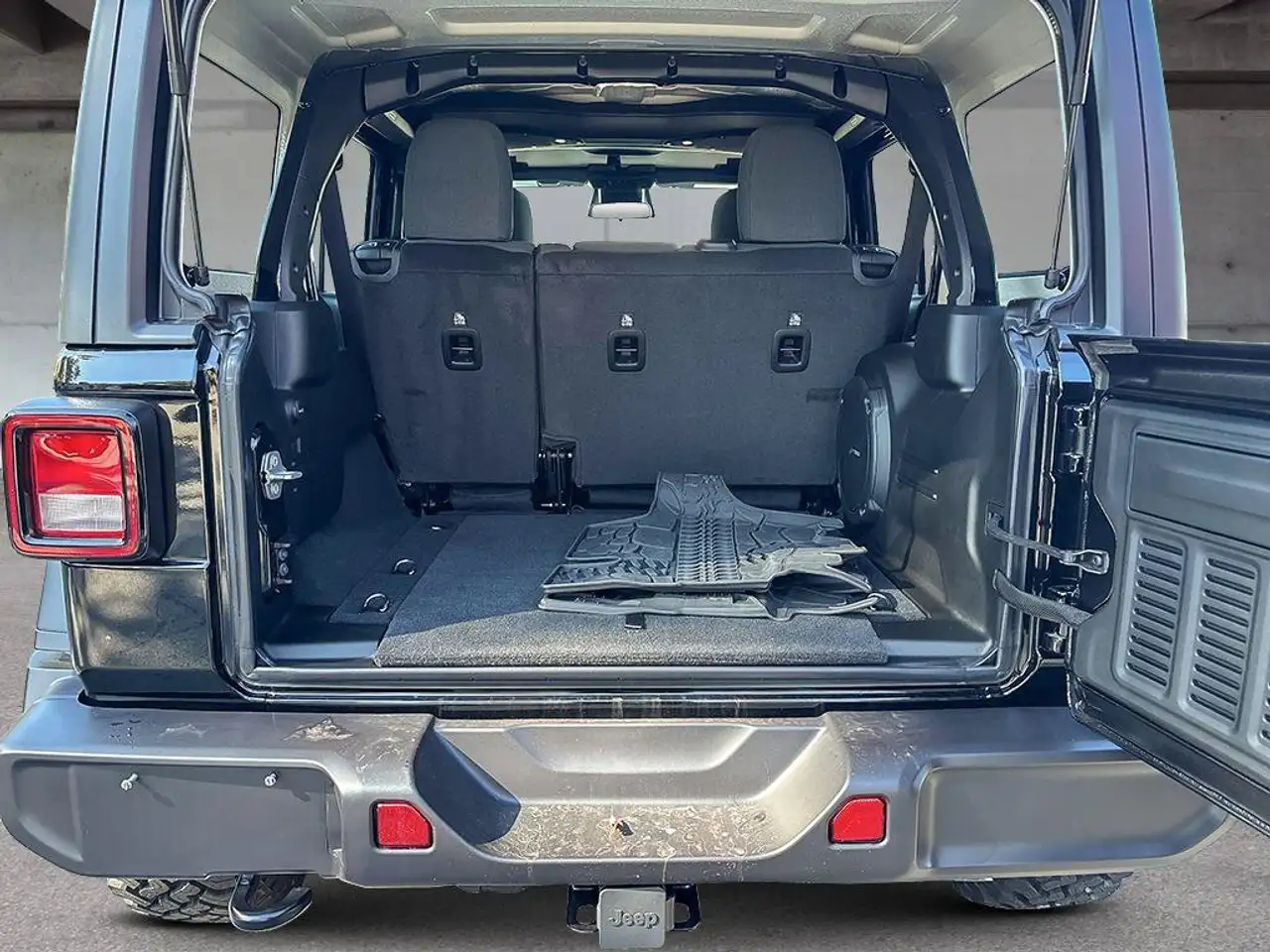 Jeep Wrangler - Image 10