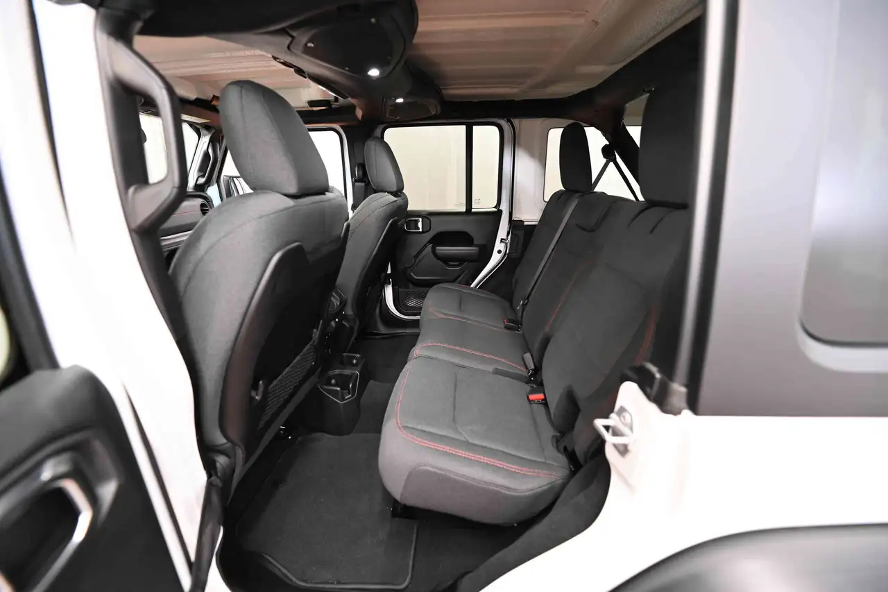 Jeep Wrangler - Image 13