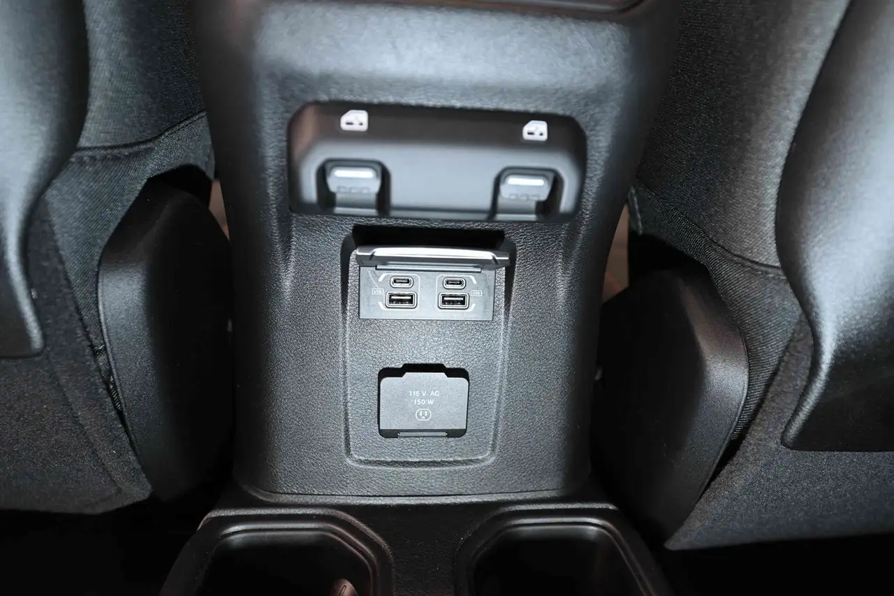 Jeep Wrangler - Image 15