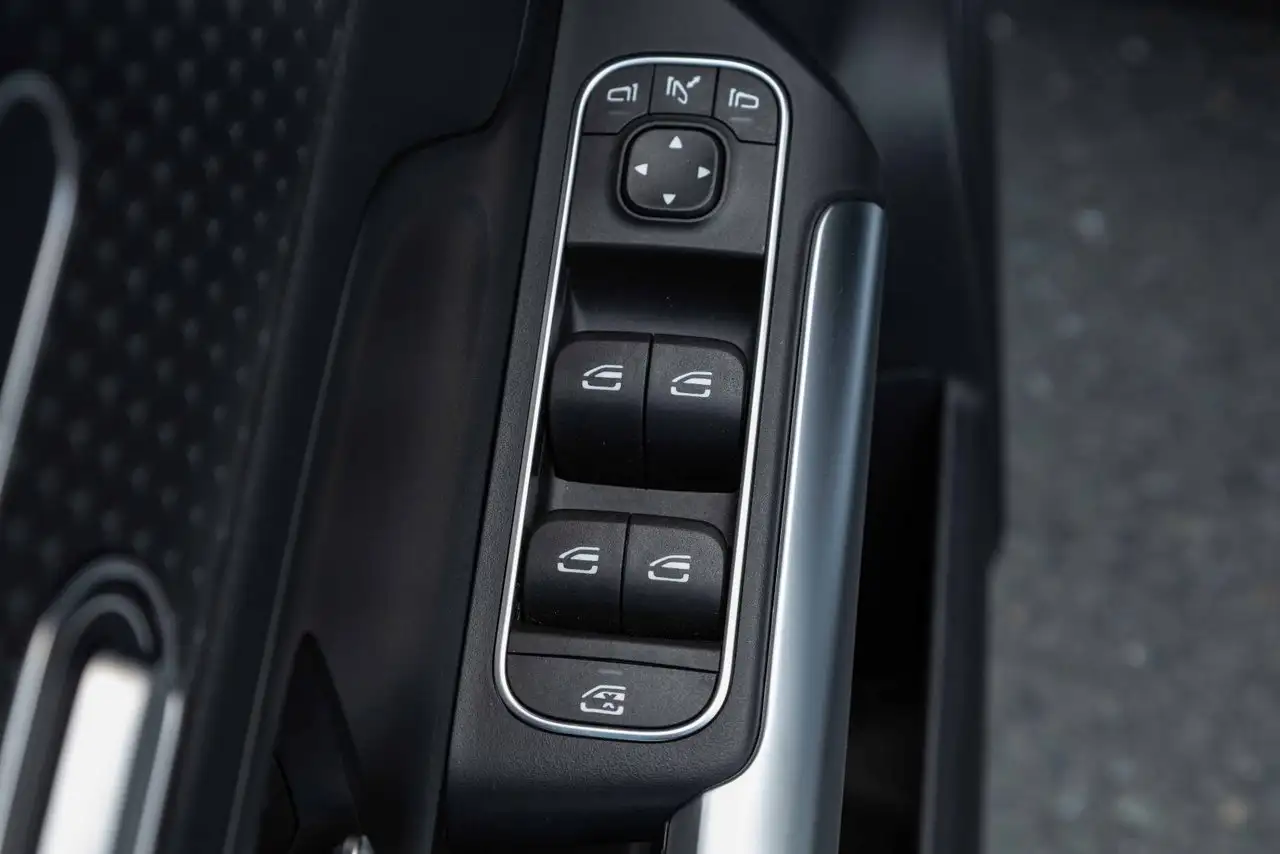 Mercedes-Benz GLA - Image 12