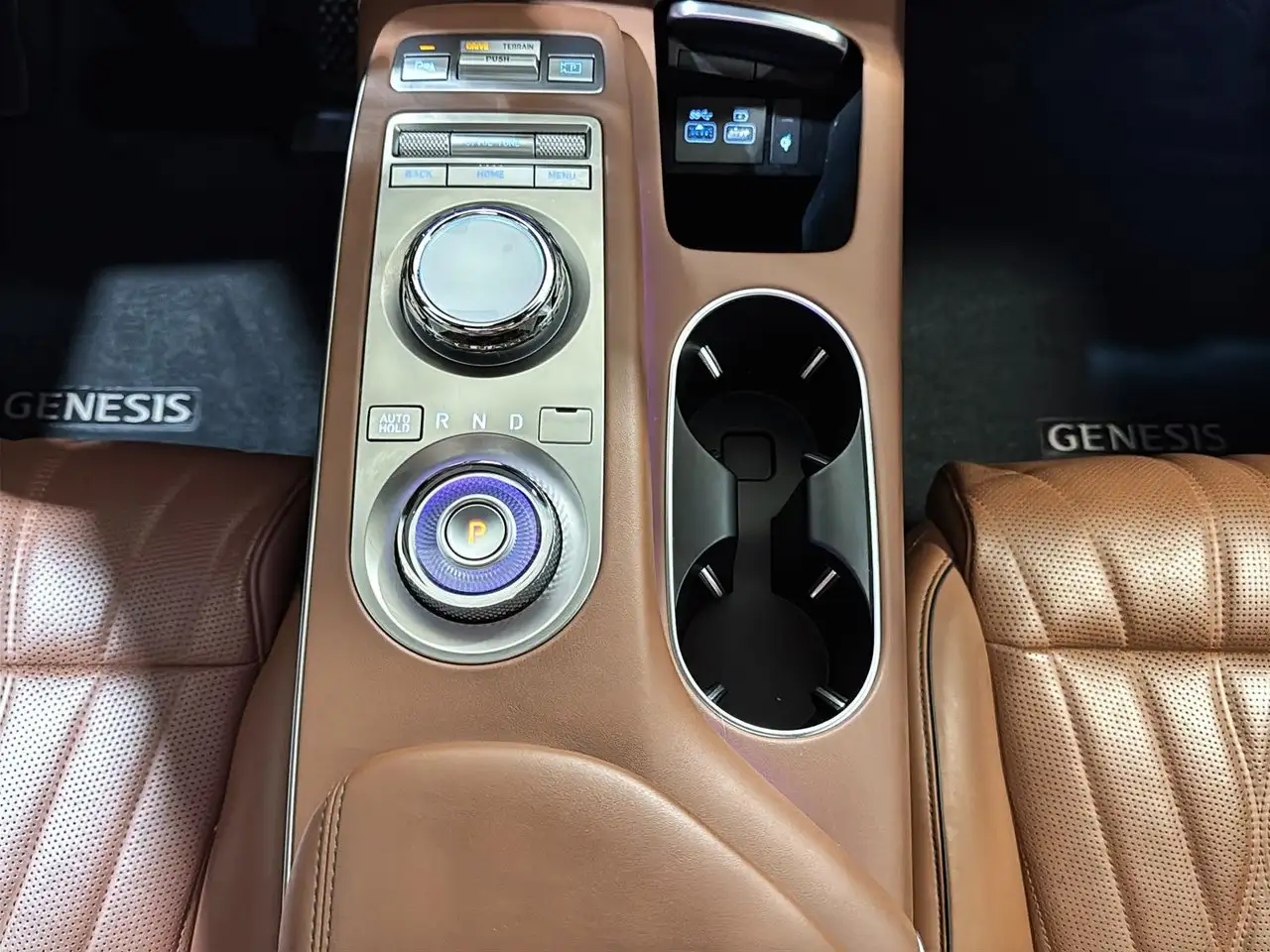Genesis GV70 - Image 27
