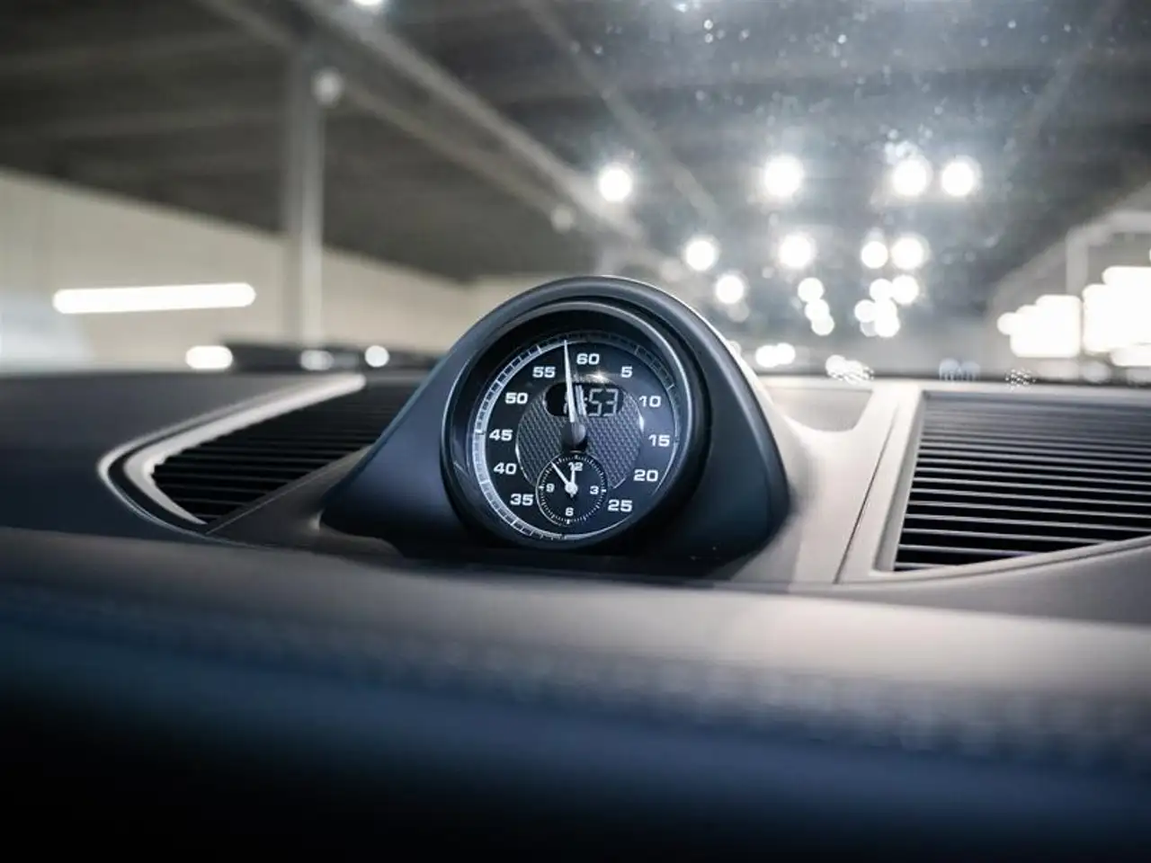 Porsche Macan - Image 30