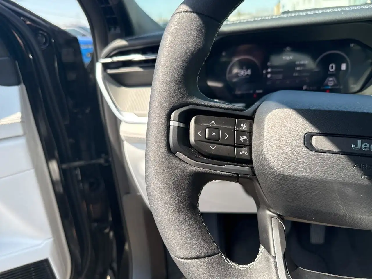 Jeep Cherokee - Image 17
