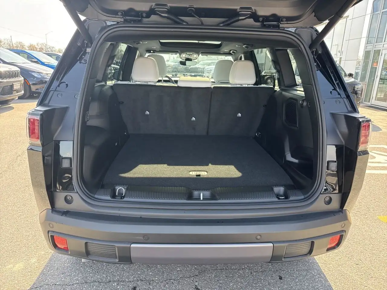 Jeep Cherokee - Image 37