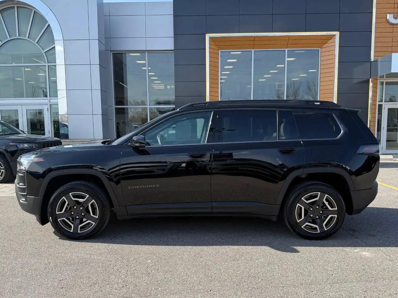 Jeep Cherokee - Image 8