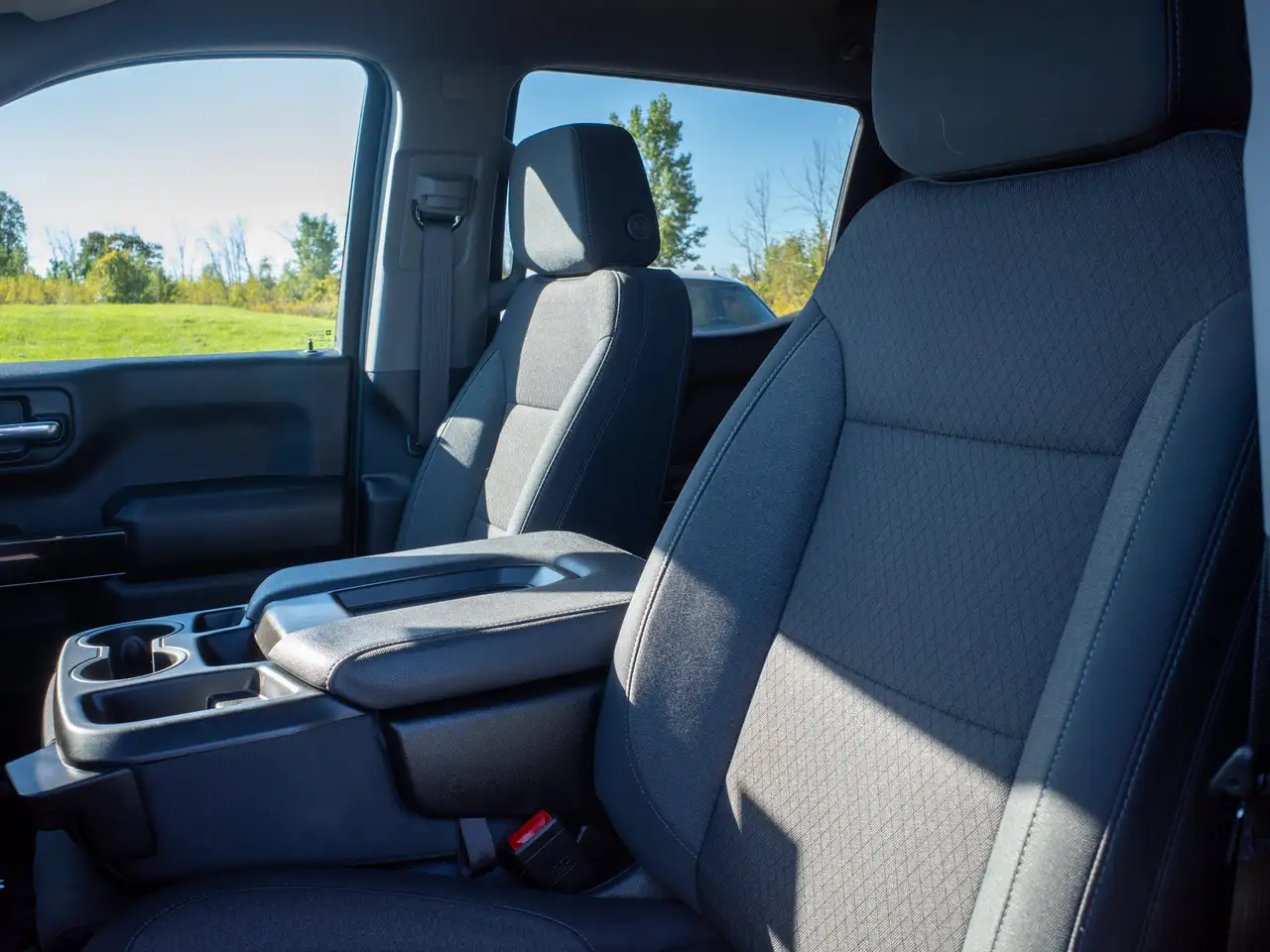Chevrolet Silverado 1500 - Image 20