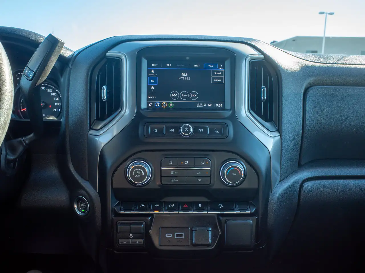 Chevrolet Silverado 1500 - Image 27