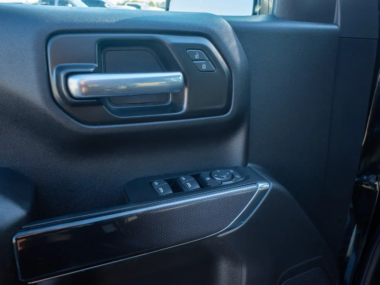 Chevrolet Silverado 1500 - Image 19