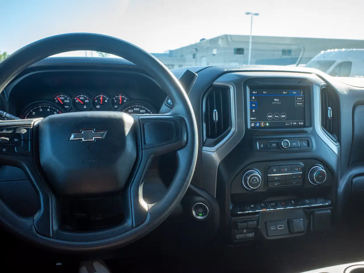 Chevrolet Silverado 1500 - Image 23