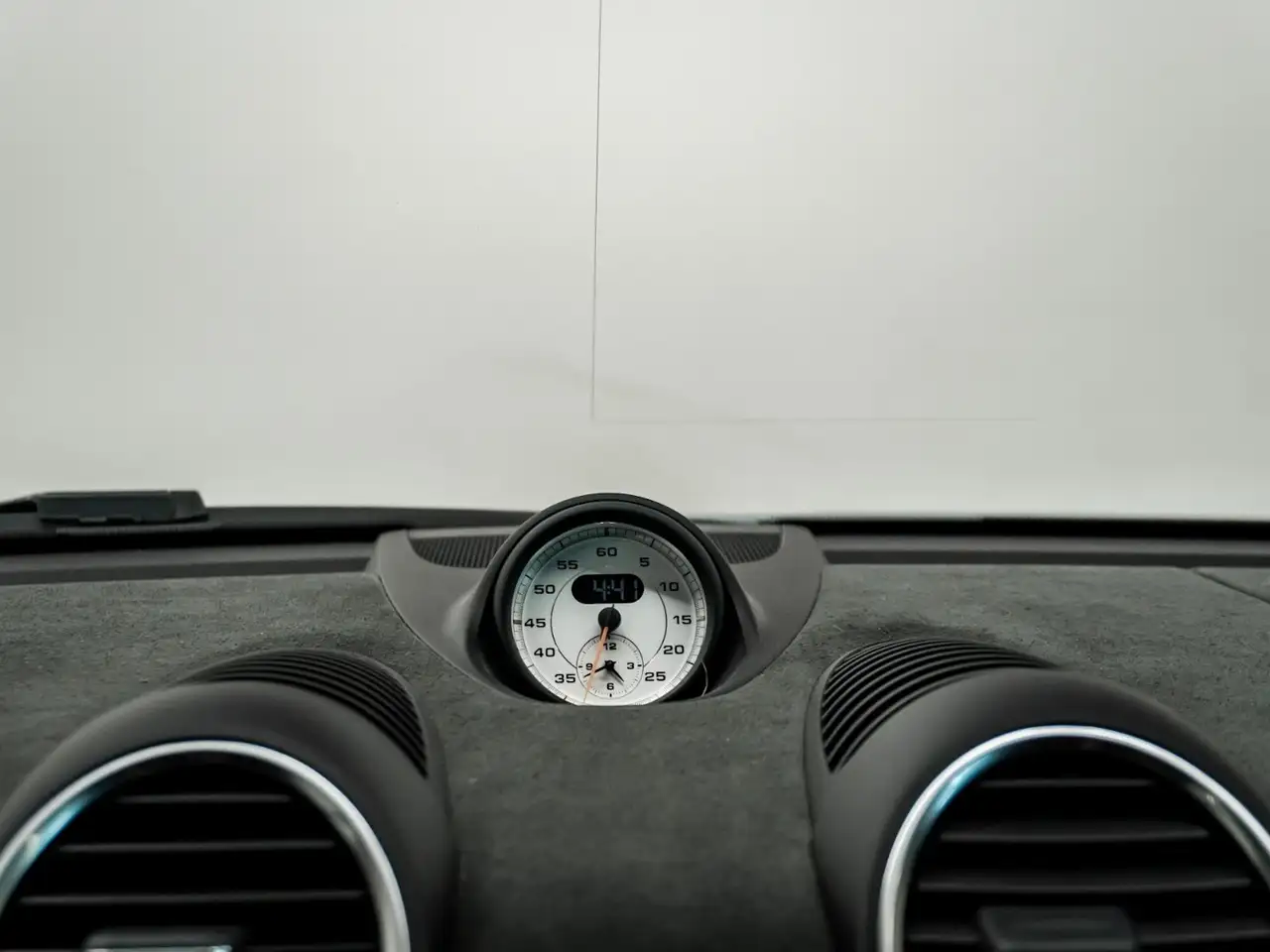 Porsche 718 Spyder - Image 29
