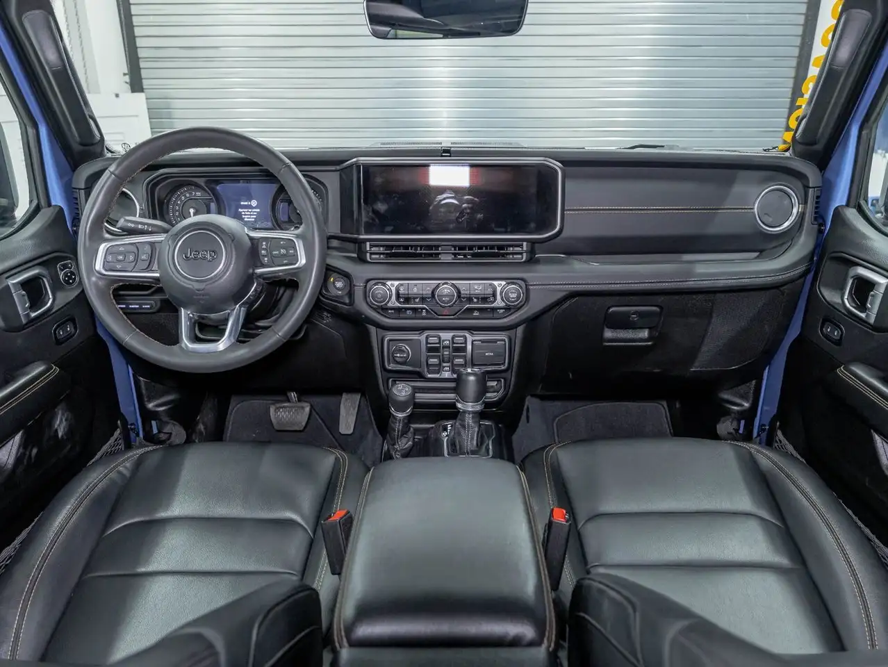 Jeep Wrangler - Image 12