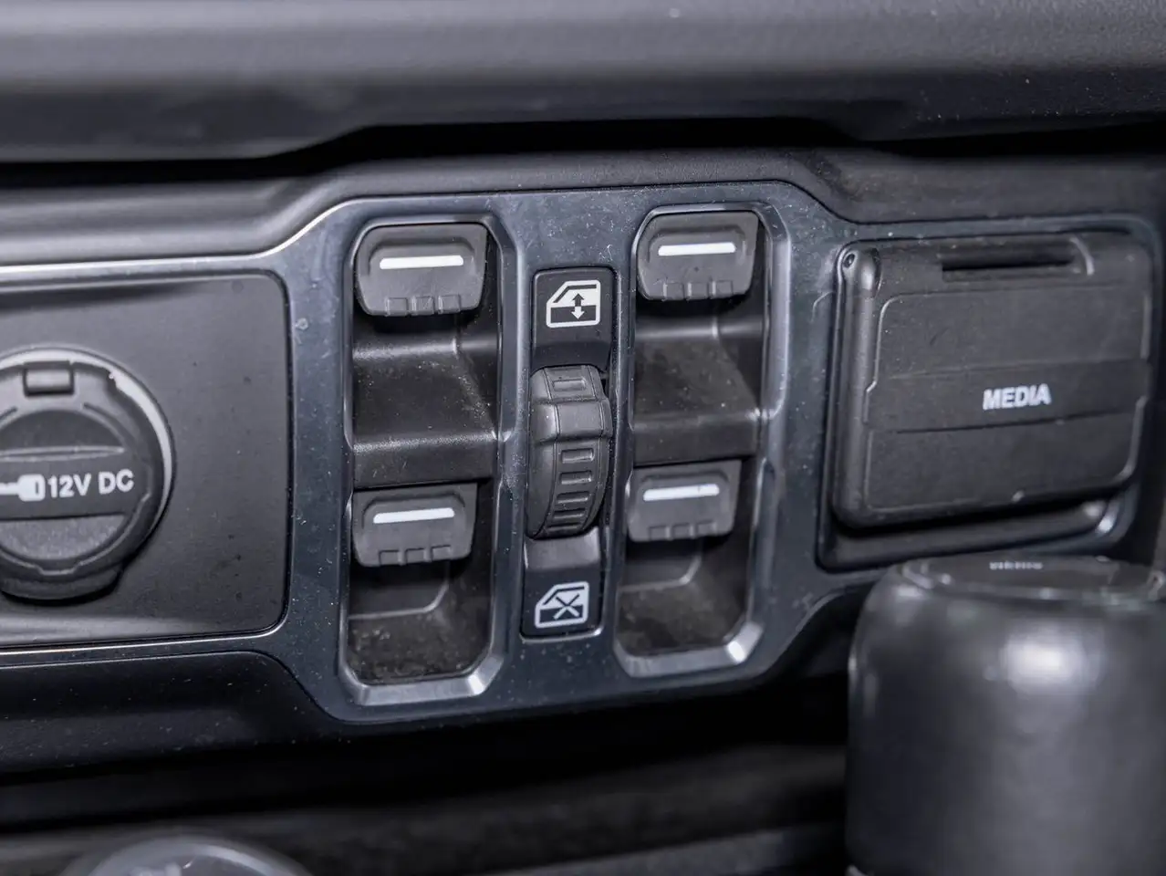 Jeep Wrangler - Image 27