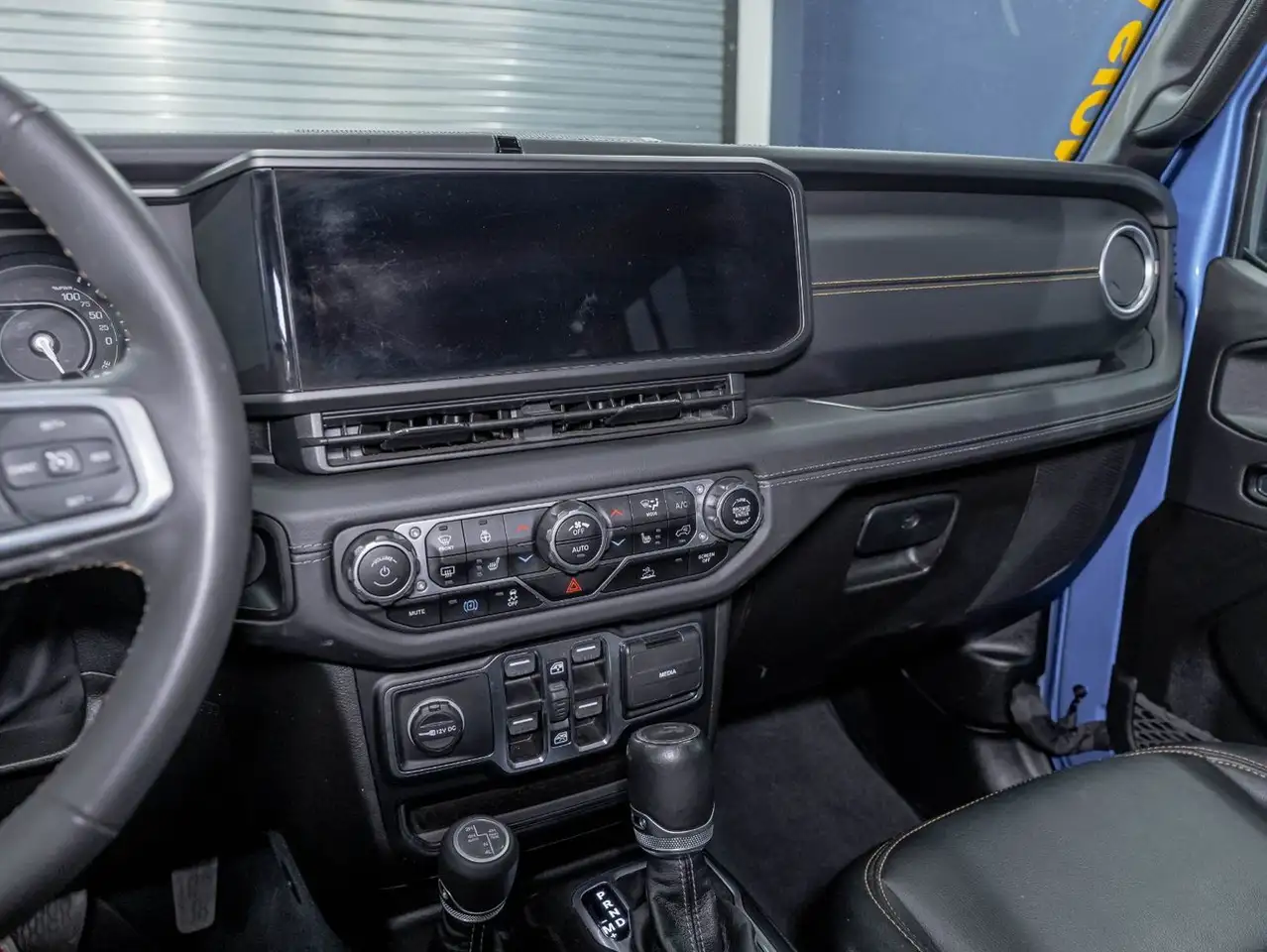 Jeep Wrangler - Image 20