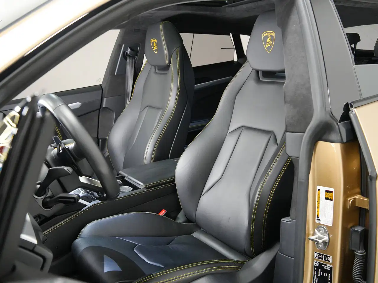 Lamborghini Urus - Image 10