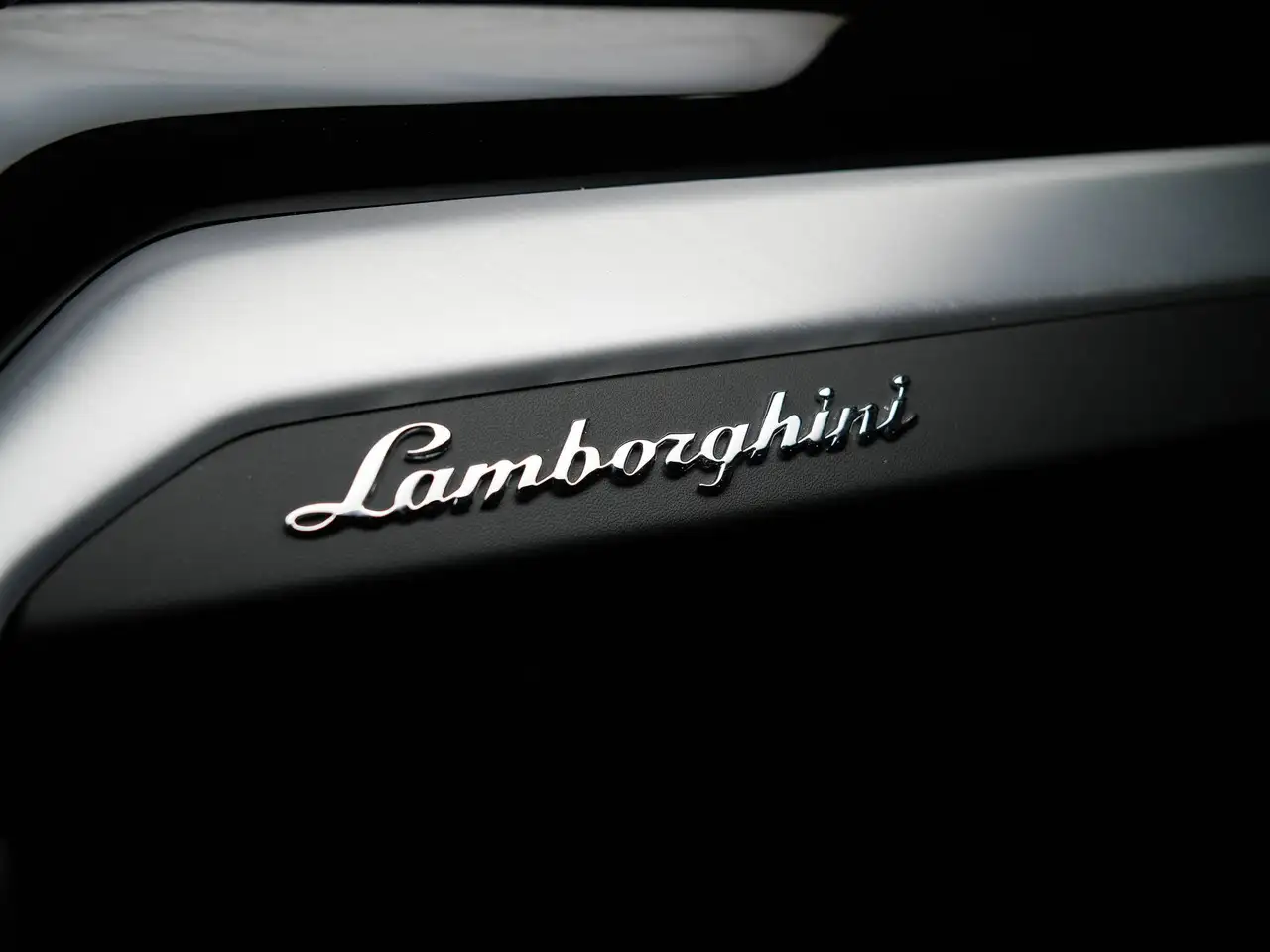 Lamborghini Urus - Image 20