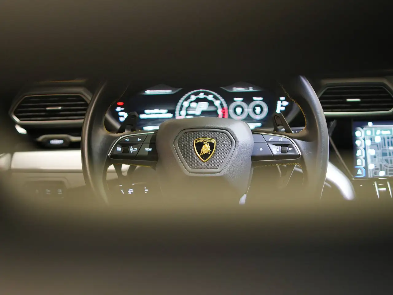 Lamborghini Urus - Image 27